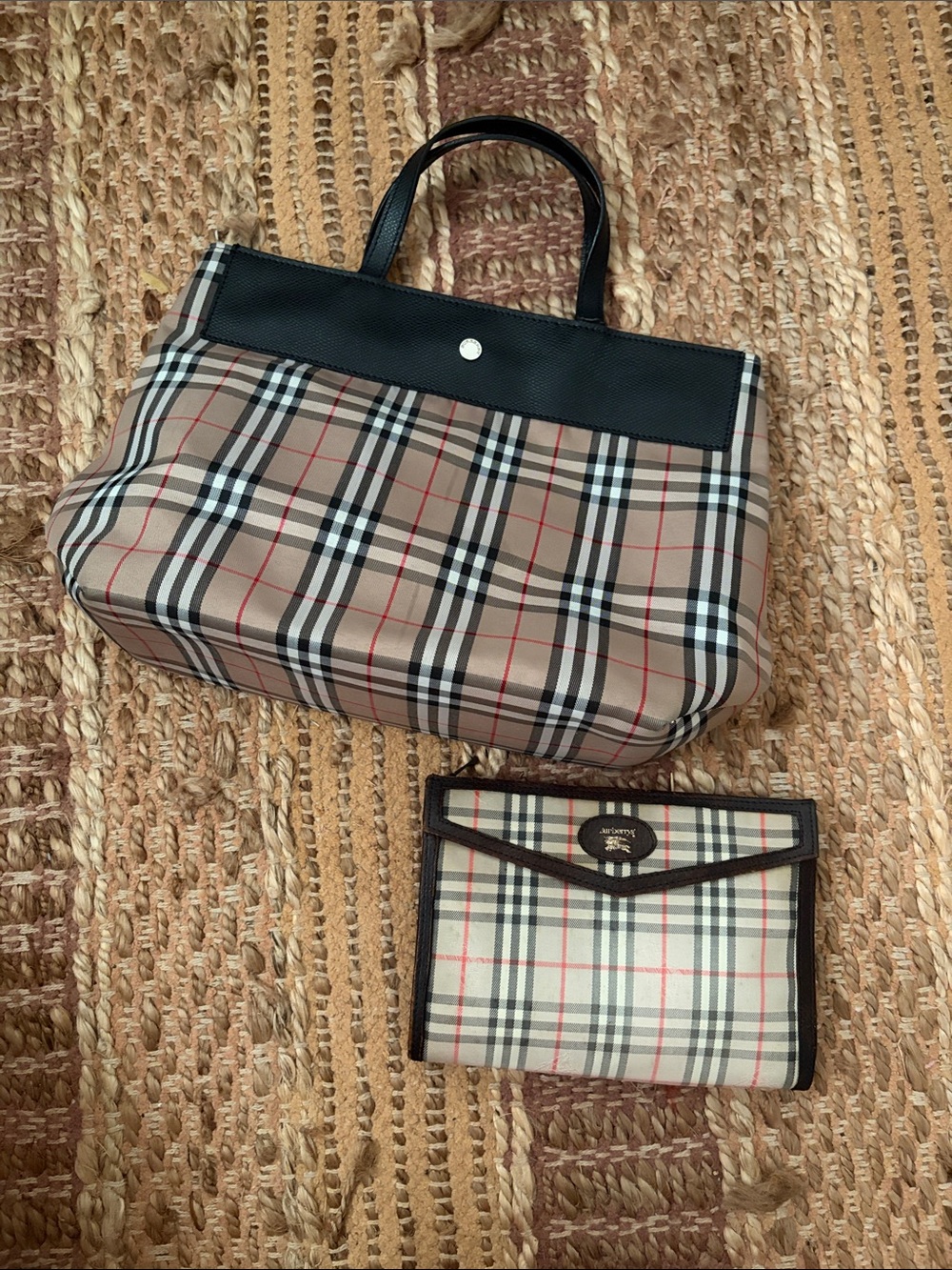 [BUNDLE] Burberry Plaid Tote Bag and VINTAGE Burberrys Pouch [PROJECT]